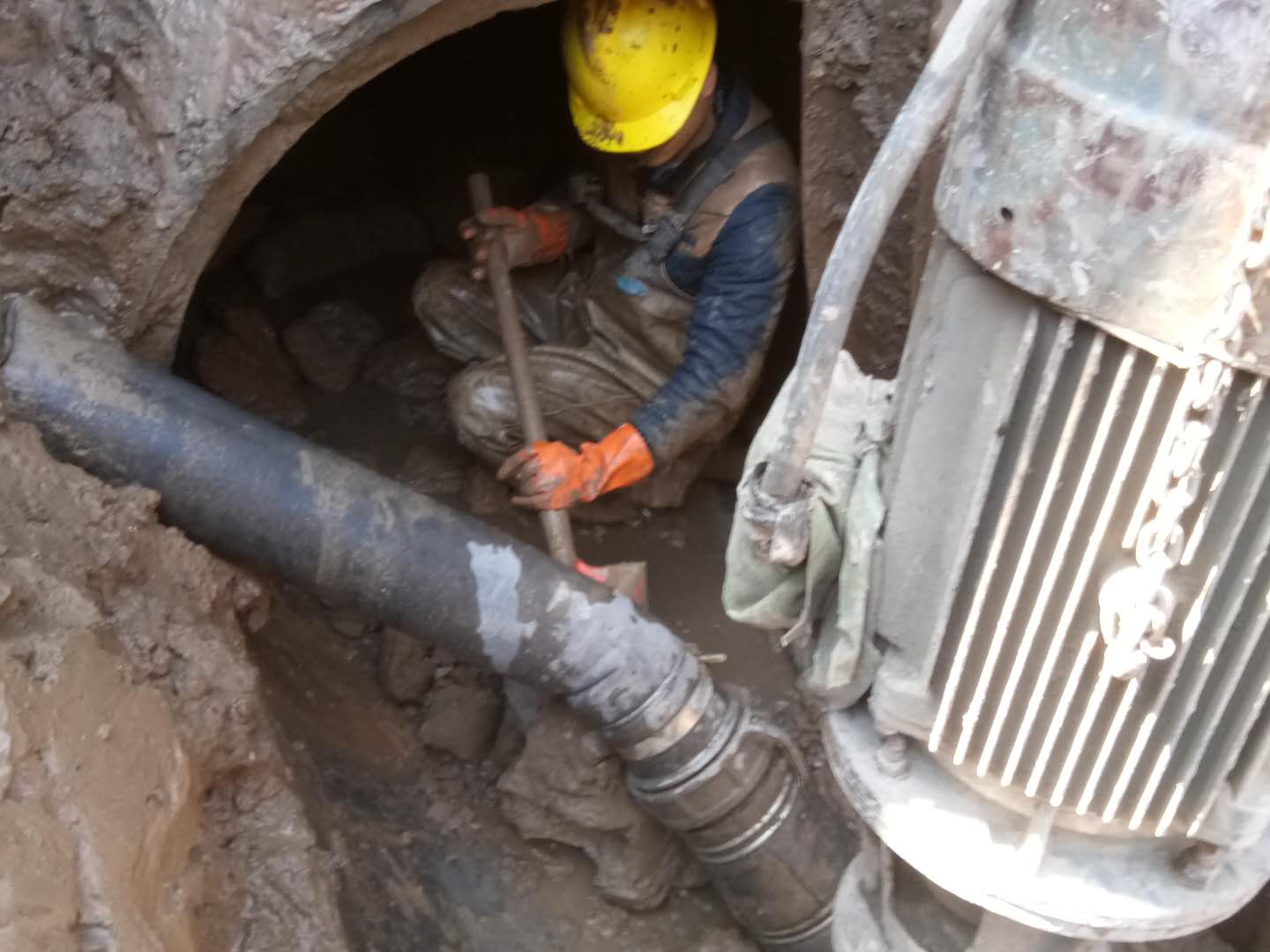 阿克陶管道清淤